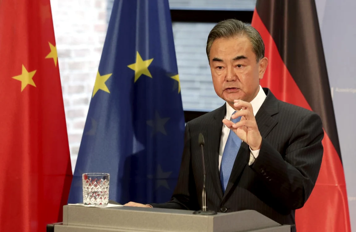 Wang Yi a făcut apel la „încheierea” războaielor comerciale. FOTO EPA EFE