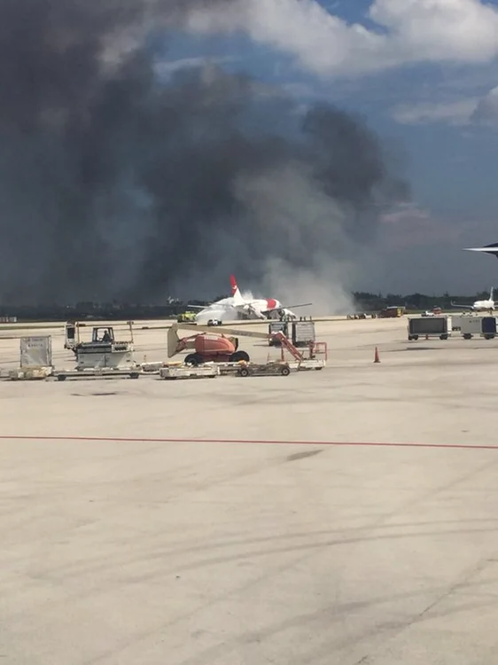 Incendiulpe Aerportul Internaţional Fort Lauderdale FOTO @coopernyc