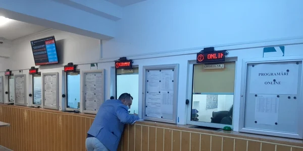 Record de încasări la Direcţia Fiscală Braşov FOTO Ioan Buciumar