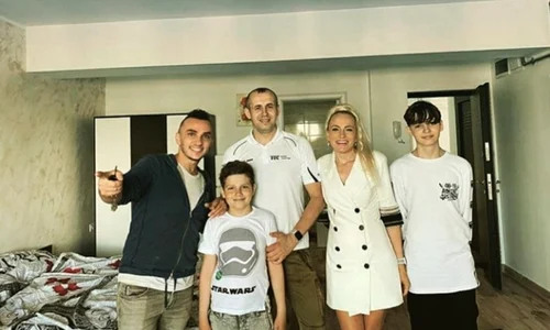 Sâmbătă, Mihai a întâmpinat  primii turiști jpeg