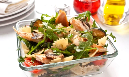 salata de pui cu paste jpeg