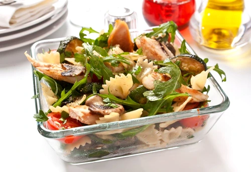 salata de pui cu paste jpeg