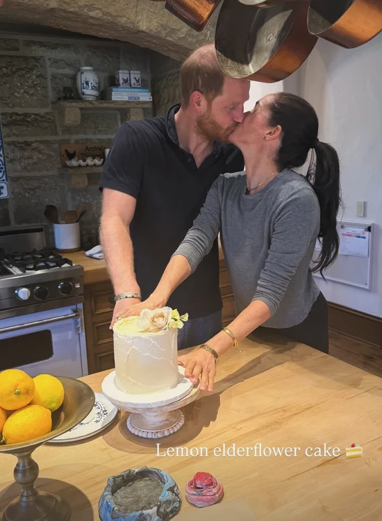 Meghan Harry aniversare 8 ani png