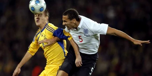 Rio Ferdinand (dreapta) este cunoscut pentru determinarea sa pe teren EPA