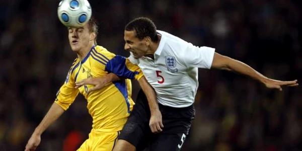 Rio Ferdinand (dreapta) este cunoscut pentru determinarea sa pe teren EPA