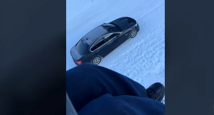 Un șofer a urcat cu un BMW pe pârtie Foto: Captură video TikTok