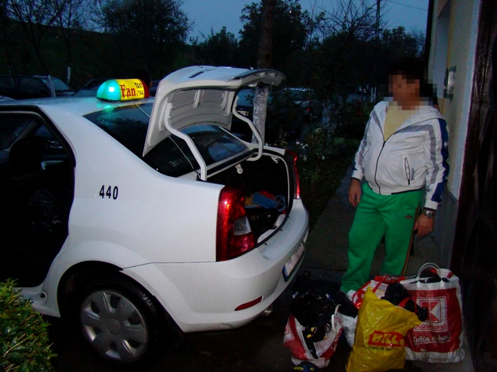 Agentul de pază căra marfa cu taxiul 