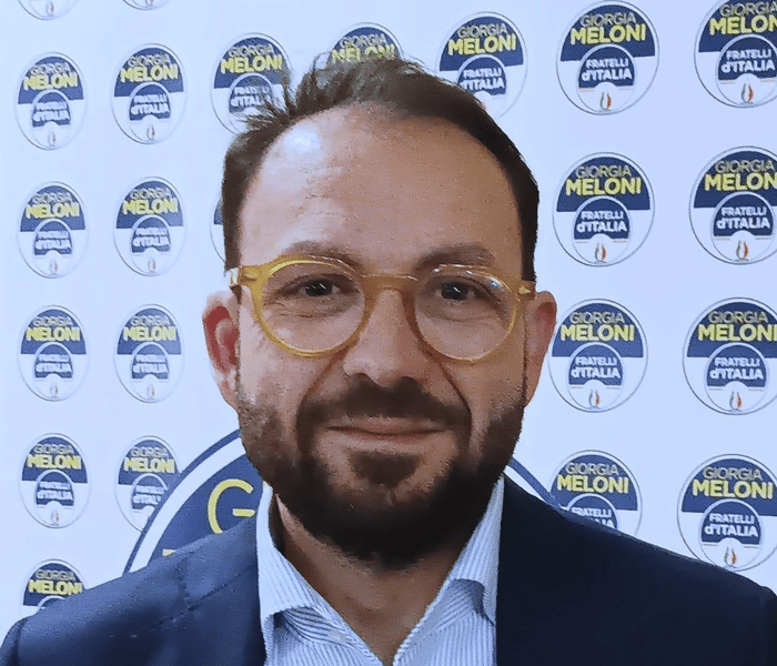 Un candidat al Fratelli d'Italia, suspendat pentru că l-a omagiat pe Hitler