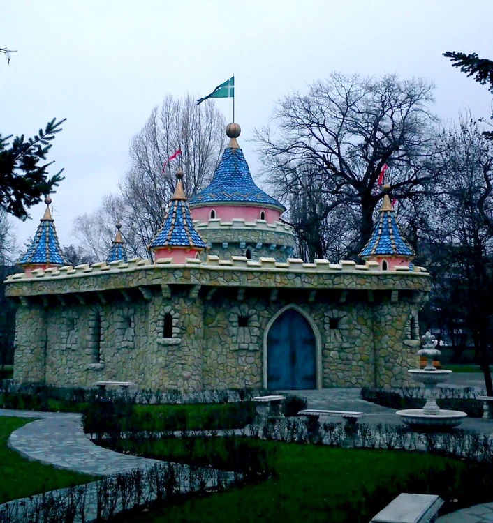 O clădire din Parcul Copiilor s-a transformat într-un castel de poveste 