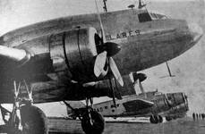 Avioane de tip Douglas D.C.3 şi Savoia Marchetti 83 din serviciul societăţii LARES (Liniile Aeriene Române Exploatate de Stat), în perioada interbelică (© Wikimedia Commons)