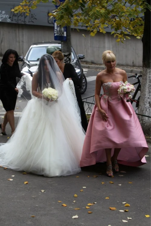 
    Nașa și mireasa: Elena Udrea și Corina Prigoanăfoto: Click!  