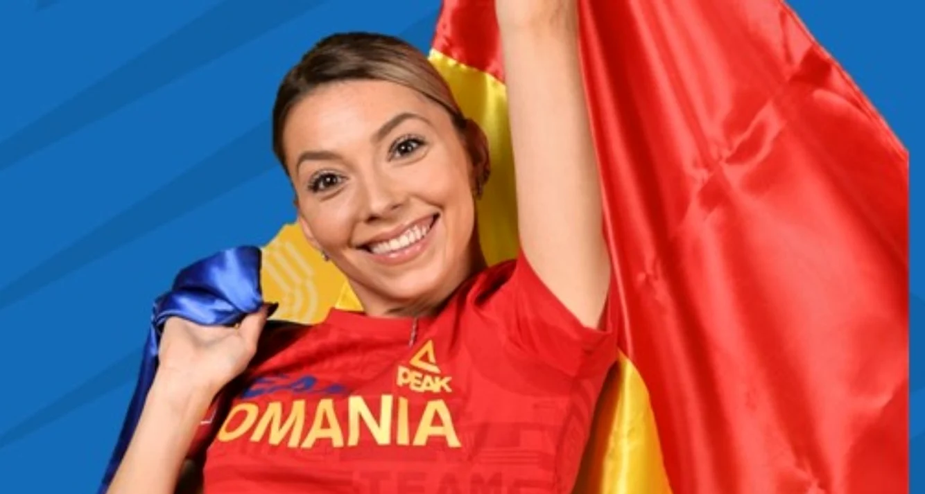 Berni Szocs ține steagul României sus la tenis de masă. Foto Facebook 