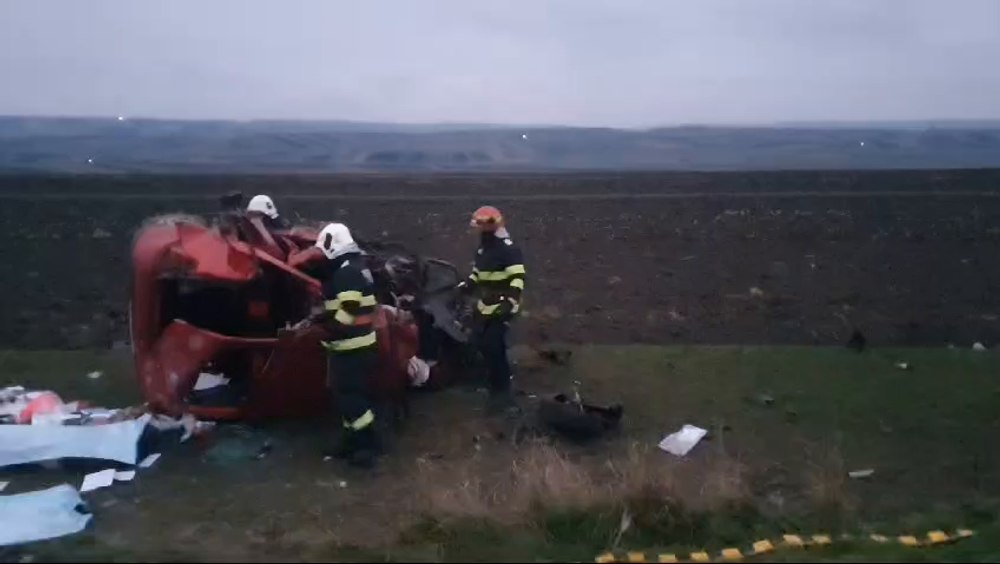 Un autoturism „Școală”, implicat în accidentul îngrozitor de pe DN2, în care au murit 5 oameni, printre care și un copil. Elevii și instructorul au decedat