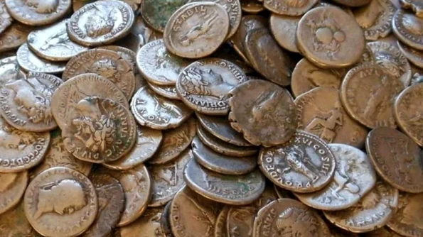 Comoara ascunsă în arătură Cum a descoperit un român exact 200 de monede cu valoare istorică inestimabilă jpeg