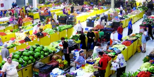 Hunedoara: Pieţarii se pregătesc să scumpească produsele