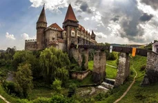Obiecte vechi de peste 30 000 de ani, expuse la Muzeul de Arheologie de la Castelul Corvinilor jpeg