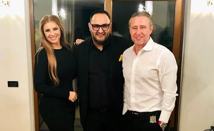 
    Laurențiu și Anamaria, alături de finul lor, Viorel Sursă foto: Arhivă personală   