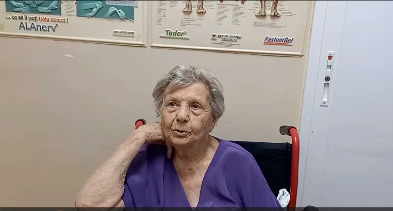 Pacienta de 100 de ani a fost externată FOTO: Captura video