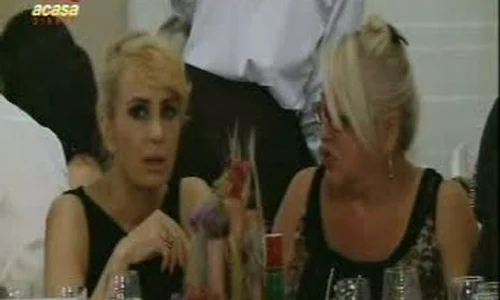 Nicu şi Cristina şi au botezat fetiţa (Foto: captură video Acasă TV) jpeg