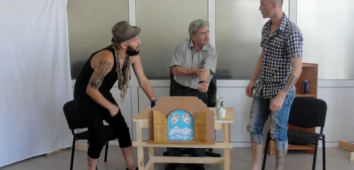 Deţinuţi în timpul interpretării piesei de teatru Foto: Adevărul