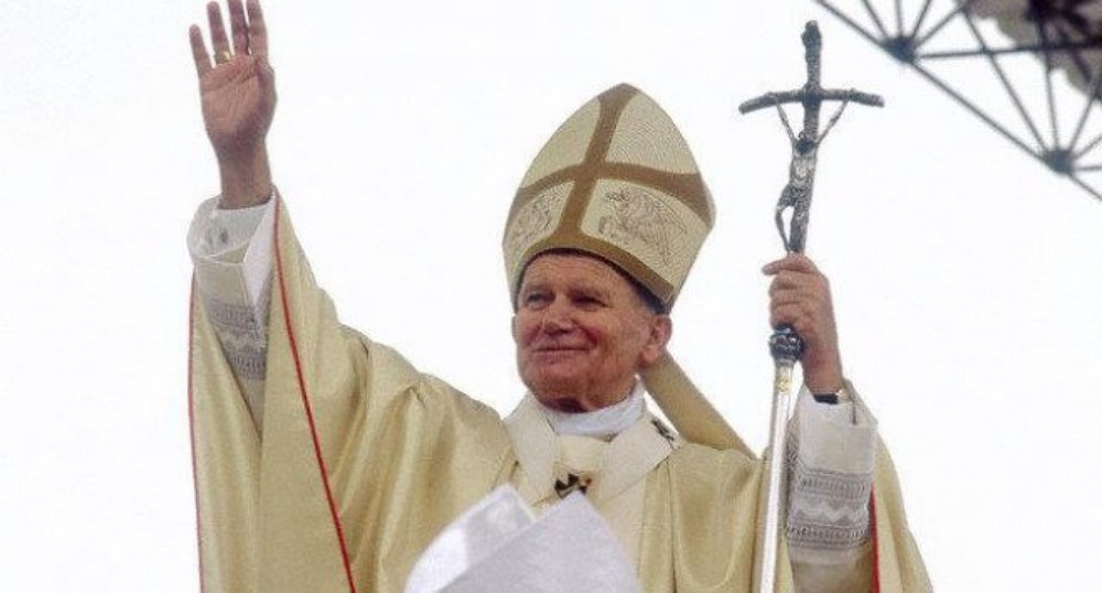 13 mai: Ziua în care a avut loc tentativa de asasinare a Papei Ioan Paul al II-lea, împușcat în abdomen și în braț