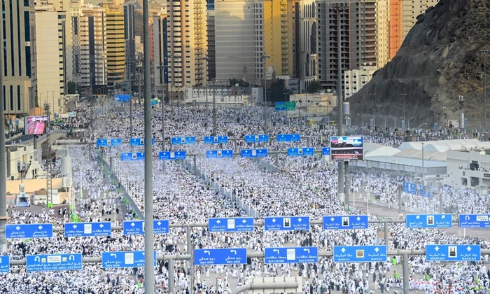 Pelerini musulmani în spații autorizate la Mecca FOTO EPA-EFE