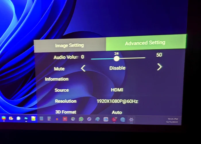 ViewSonic M2e conectat la PC prin HDMI.