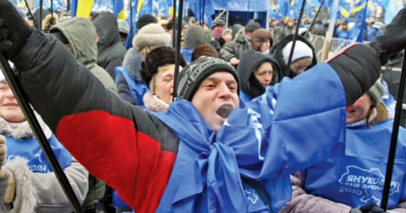 Mii de susţinători ai lui Ianukovici au scandat, ieri, la Kiev: „Victorie!“  