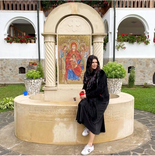 6 monica barladeanu la manastire 1 4 jpg jpeg