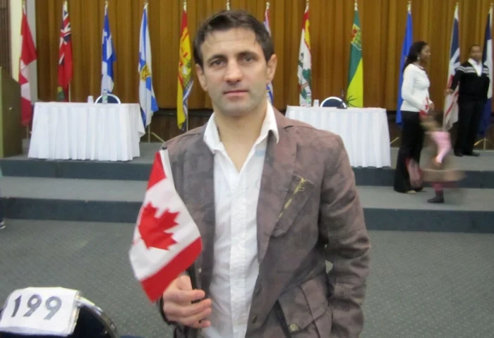 Crinu Olteanu după ce a obţinut cetăţenia canadiană FOTO: arhiva personală