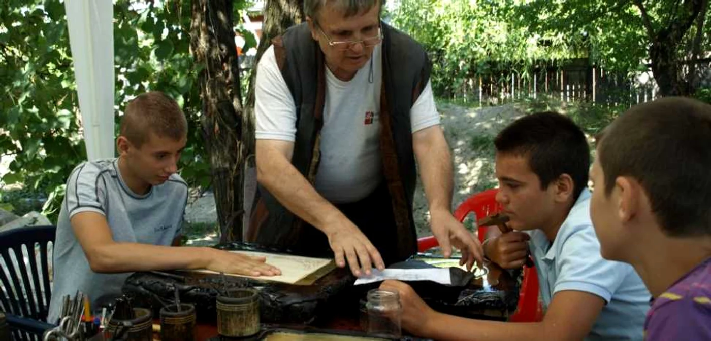 Orfevrăria i-a vrăjit pe copiii din Dragomireşti