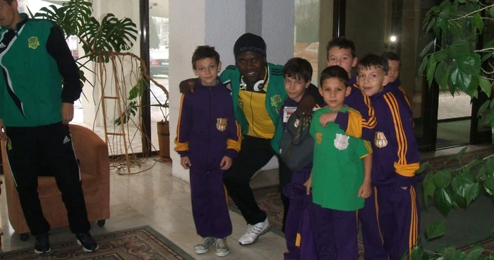 Mike Temwanjera a fost amabil cu pustii de la Prosport