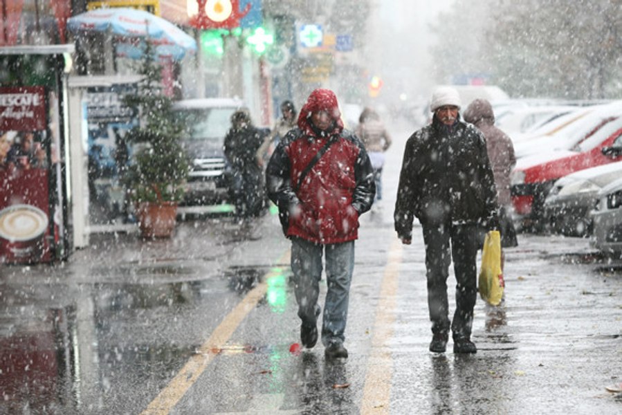 Ninge în București? Prognoza meteo specială pentru Capitală