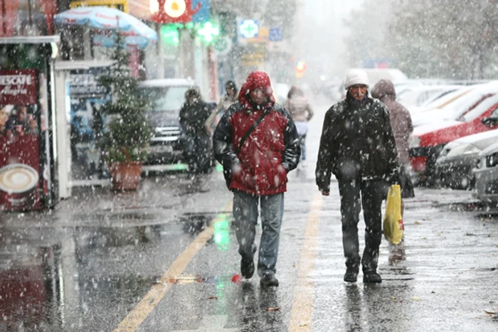 
    Un val de aer polar intră prin nordul Moldovei şi ne aduce vreme rece şi precipitaţii sub formă de lapoviţă şi ninsoareFoto: click.ro  