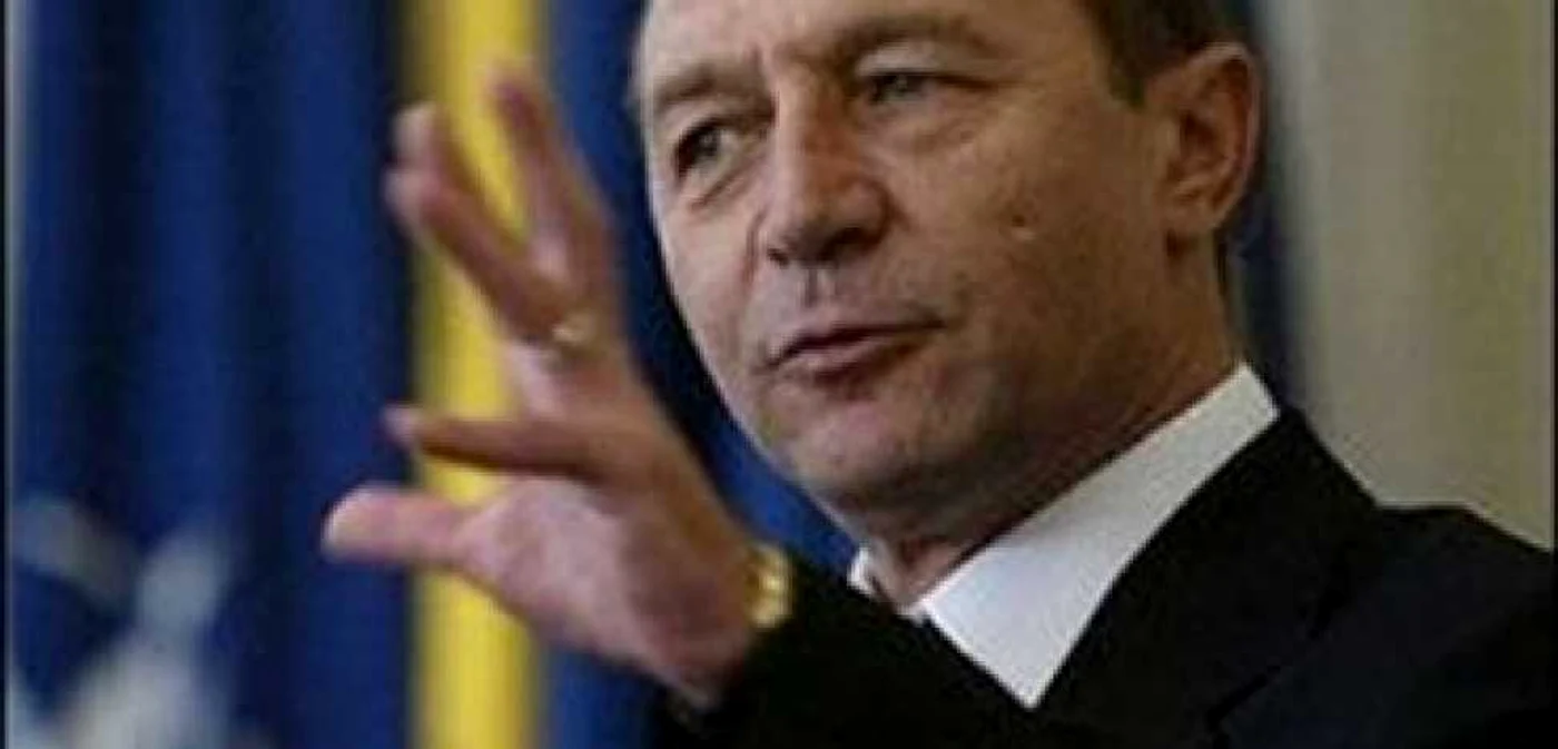 Băsescu i-a cerut fratelui său să renunţe la acţiunile de la firma în domeniul militar