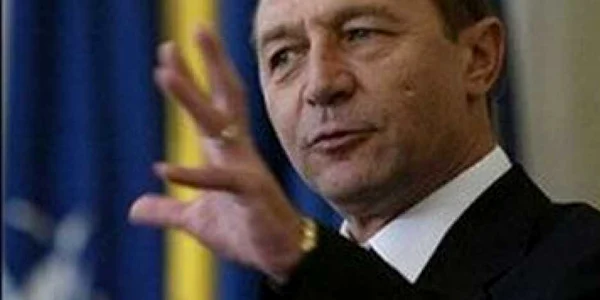Băsescu i-a cerut fratelui său să renunţe la acţiunile de la firma în domeniul militar