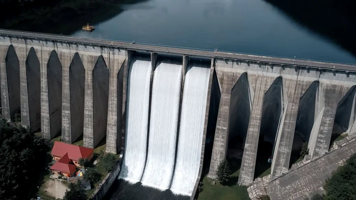 Nu există o obligaţie europeană de demolare a vreunui baraj din România. FOTO Facebook Apele Române