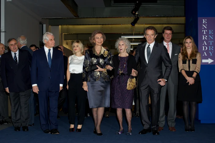 Cayetano Martínez de Irujo cu mama Ducesa de Alba și cu Genoveva Casanova, Getty (1) jpg