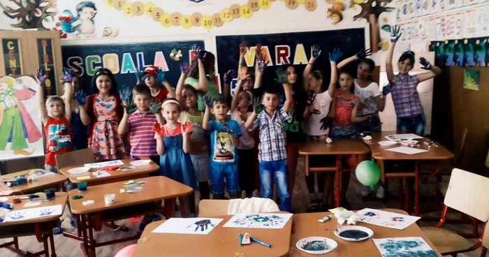 Elevii vin la şcoală şi în vacanţă