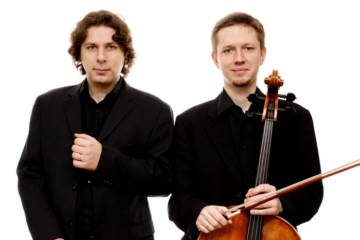 Pianistul Marek Szlezer şi violoncelistul Jan Kalinowski