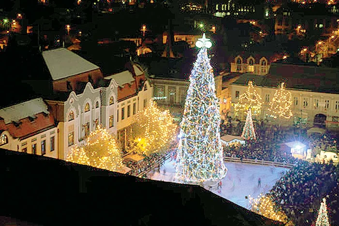 Cluj: 25 km de  beculeţe alb- albastre au  învăluit oraşul