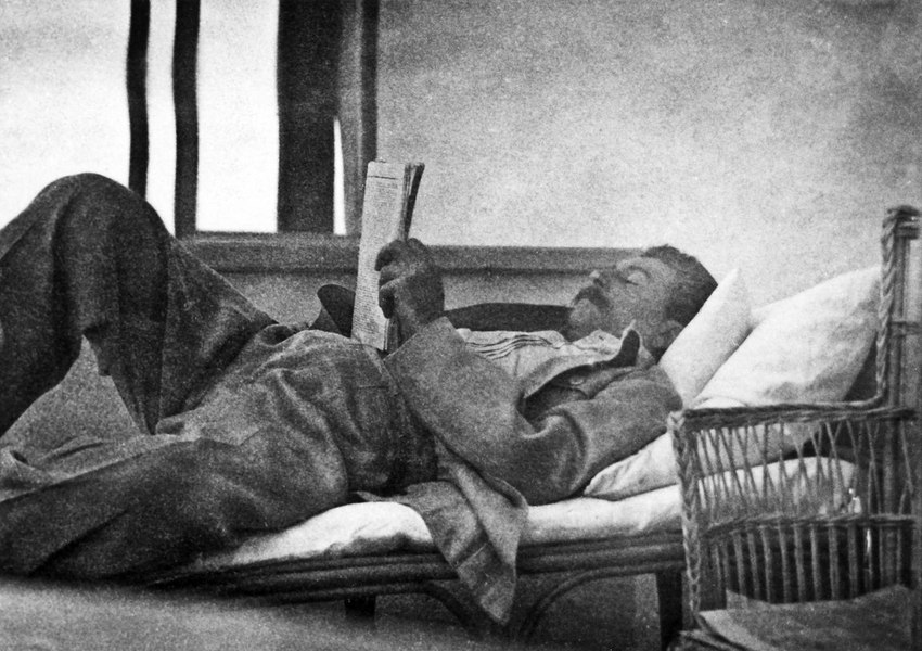 Moartea controversată a unuia dintre cei mai atroce dictatori ai istoriei. Stalin a sfârșit căzut în propria urină după o noapte de beție
