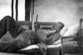 Iosif Stalin citind ziarul (© Wikimedia Commons)