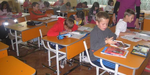La afterschool vin copiii ai căror părinţi lucrează şi nu au cu cine să rămână