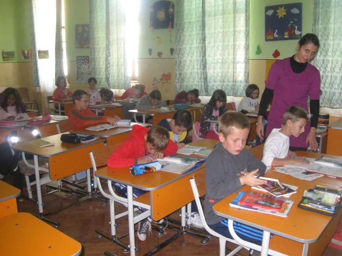 La afterschool vin copiii ai căror părinţi lucrează şi nu au cu cine să rămână