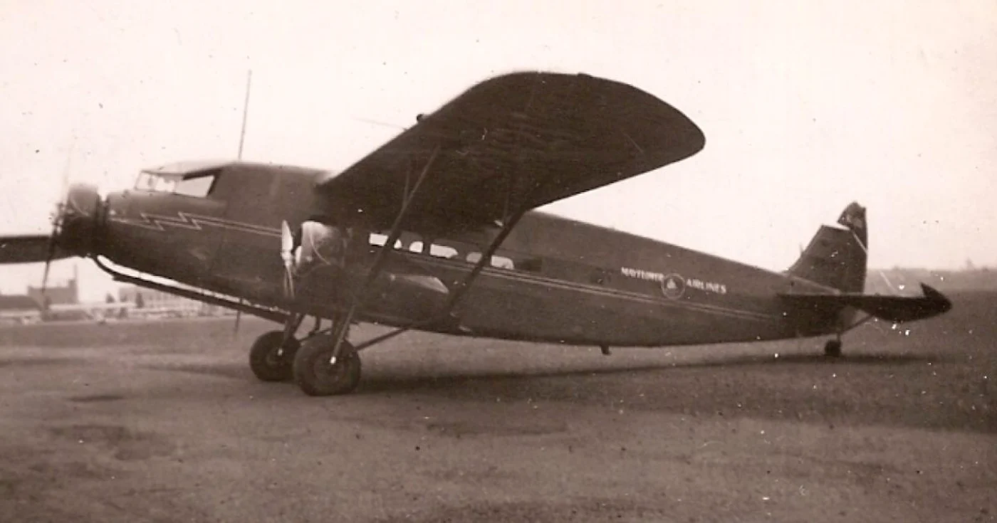 Un avion Stinson efectua curse, în perioada interbelică, între Tg. Jiu şi Bucureşti   FOTO: acepilots.com