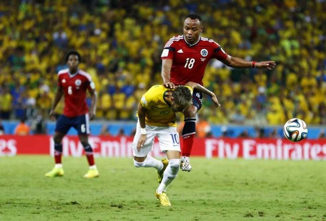 Momentul in care Neymar a fost lovit de Zuniga