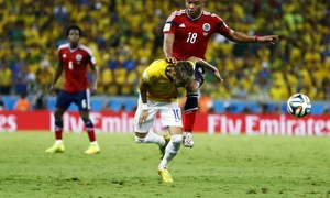 Momentul in care Neymar a fost lovit de Zuniga jpeg