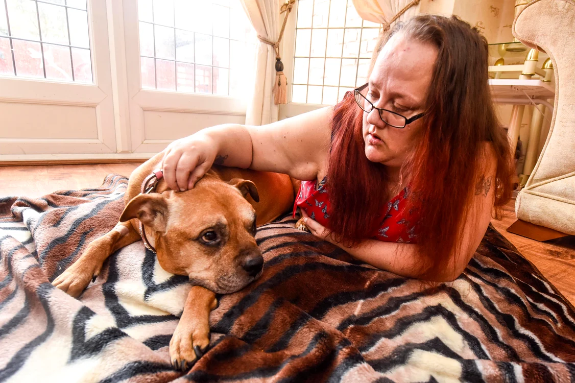 
    Ultima dorință a lui Molly, câinele din rasa mastif a lui Julie Smith, a fost să mai mănânce, pentru ultima oară, o înghețată cu vanilieFoto: Fotoland  
