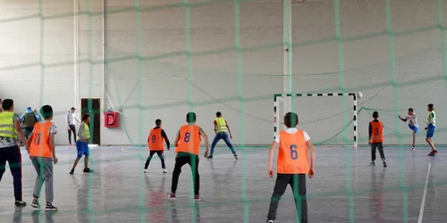 Turneu de fotbal organizat de preoţii din judeţul Galaţi FOTO Daniel Lare